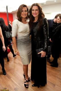 Mariska Hargitay feet photo thumbnail