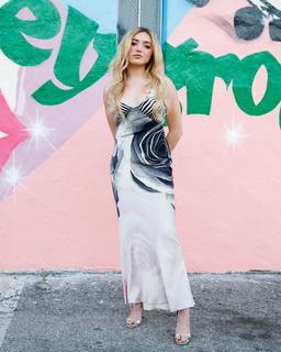 Peyton List feet photo thumbnail