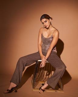 Kriti Sanon feet photo thumbnail