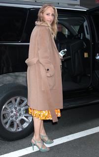 Kim Raver feet photo thumbnail