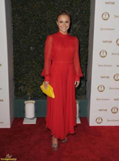 Hayden Panettiere feet photo thumbnail