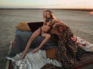 Josephine Skriver feet photo thumbnail