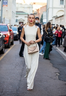 Josephine Skriver feet photo thumbnail