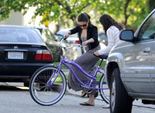 Mila Kunis feet photo thumbnail
