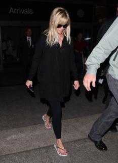 Reese Witherspoon feet photo thumbnail