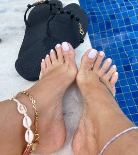 Karin Klemp feet photo thumbnail
