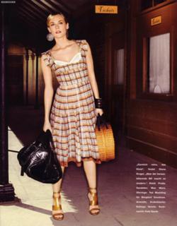 Diane Kruger feet photo thumbnail