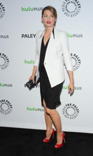 Stana Katic feet photo thumbnail