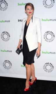 Stana Katic feet photo thumbnail
