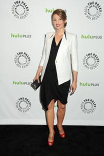 Stana Katic feet photo thumbnail