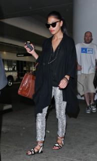 Nicole Scherzinger feet photo thumbnail