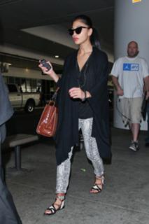 Nicole Scherzinger feet photo thumbnail