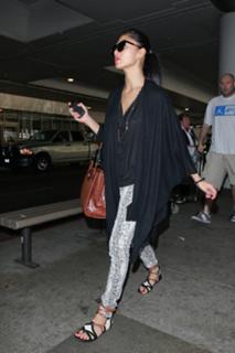 Nicole Scherzinger feet photo thumbnail
