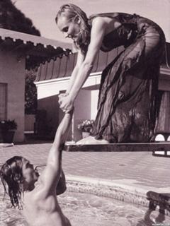 Diane Kruger feet photo thumbnail