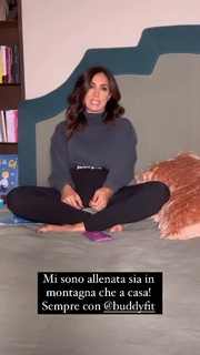 Caterina Balivo feet photo thumbnail