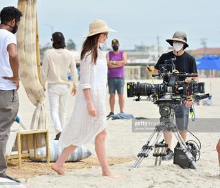 Anne Hathaway feet photo thumbnail