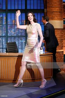 Anne Hathaway feet photo thumbnail