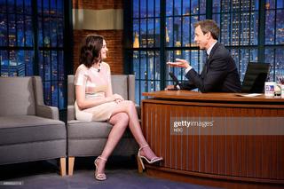 Anne Hathaway feet photo thumbnail
