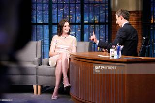 Anne Hathaway feet photo thumbnail