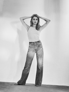 Cara Delevingne feet photo thumbnail