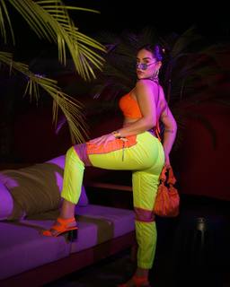 Kéfera Buchmann feet photo thumbnail