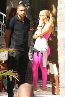 Kate Hudson feet photo thumbnail