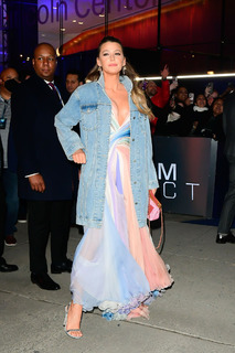 Blake Lively feet photo thumbnail