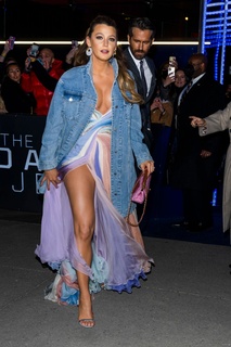 Blake Lively feet photo thumbnail