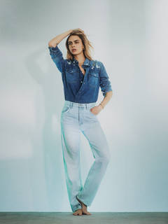 Cara Delevingne feet photo thumbnail