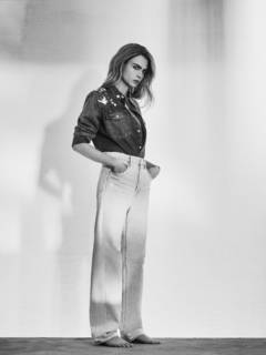 Cara Delevingne feet photo thumbnail