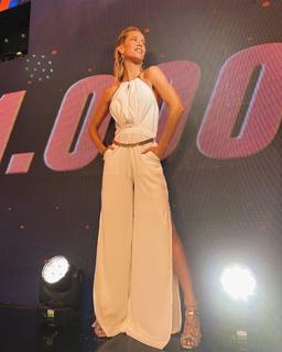 Nicole Neumann feet photo thumbnail