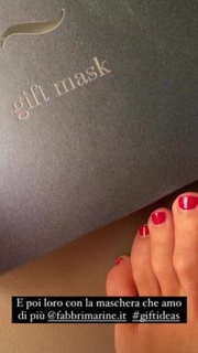 Caterina Balivo feet photo thumbnail