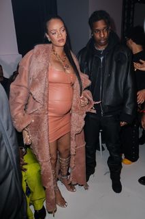 Rihanna feet photo thumbnail
