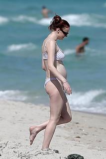 Sophie Turner feet photo thumbnail