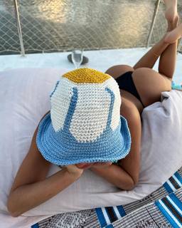 Bruna Marquezine feet photo thumbnail