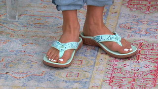 Courtney Khondabi feet photo thumbnail
