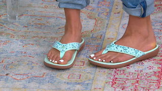 Courtney Khondabi feet photo thumbnail
