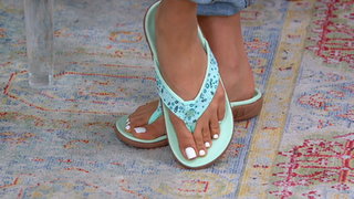 Courtney Khondabi feet photo thumbnail