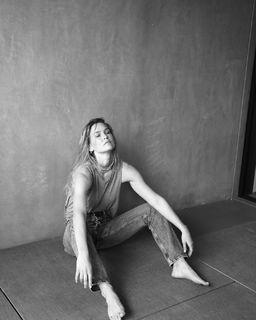 Bar Refaeli feet photo thumbnail