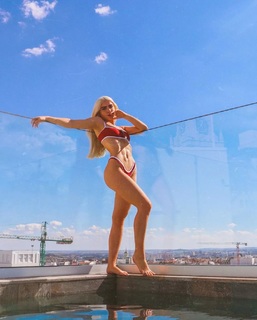 Jade Picon feet photo thumbnail