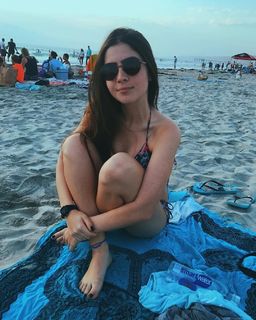 Jade Picon feet photo thumbnail