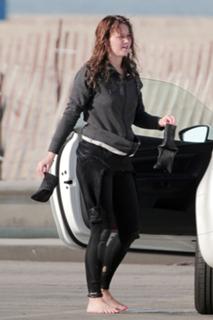 Jennifer Lawrence feet photo thumbnail