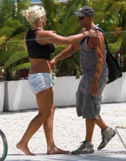 Brooke Hogan feet photo thumbnail