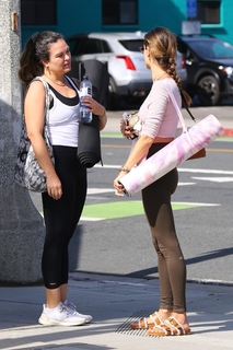 Alessandra Ambrosio feet photo thumbnail