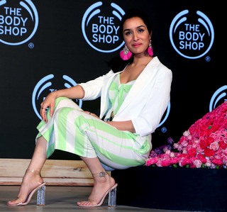 Shraddha Kapoor feet photo thumbnail