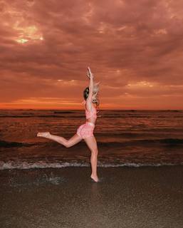 Vale Genta feet photo thumbnail