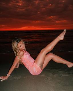 Vale Genta feet photo thumbnail