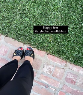 Miranda Kerr feet photo thumbnail