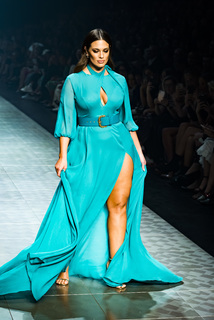 Ashley Graham feet photo thumbnail