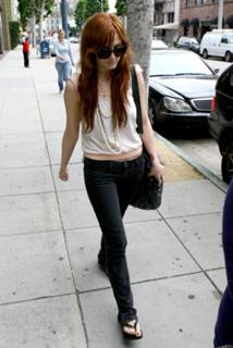 Ashlee Simpson feet photo thumbnail